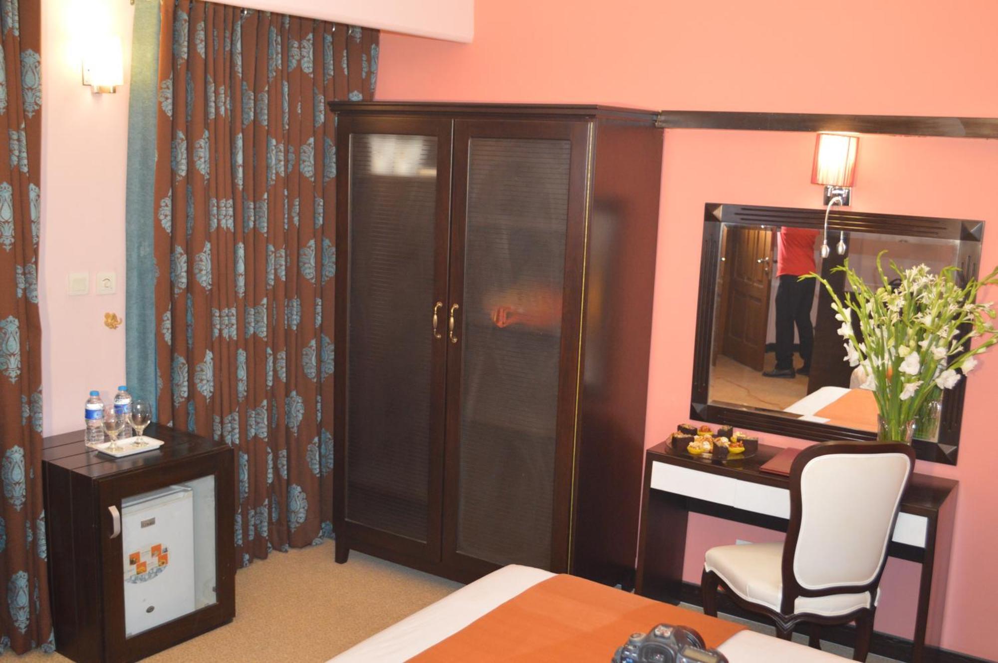 Fort Continental Hotel Peshawar Eksteriør billede