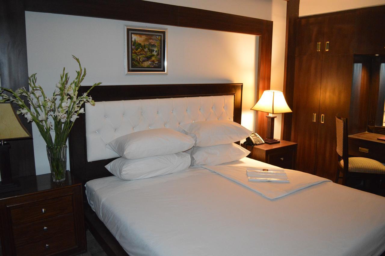 Fort Continental Hotel Peshawar Værelse billede
